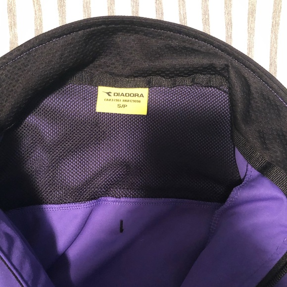 Diadora running jacket size small. - Picture 3 of 3